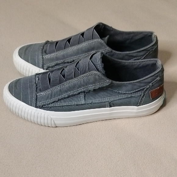 Blowfish Women's Casual Gray Slip-On Sneakers - Picture 2 of 10